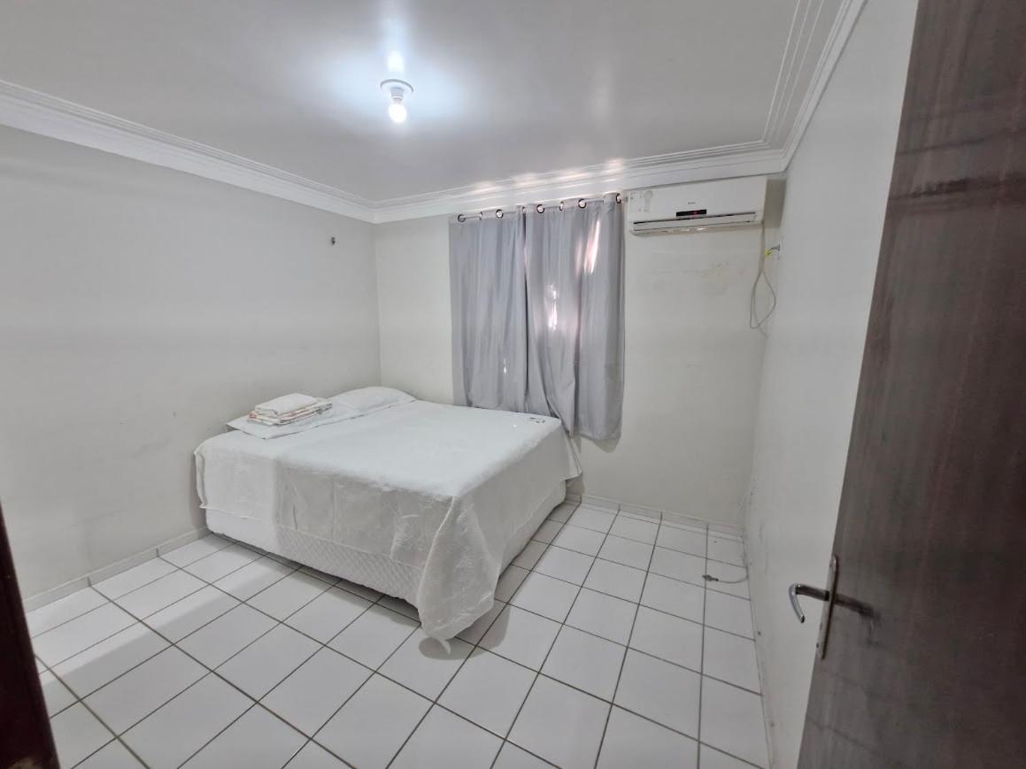De No Aririzal, Com Dentro Apartment